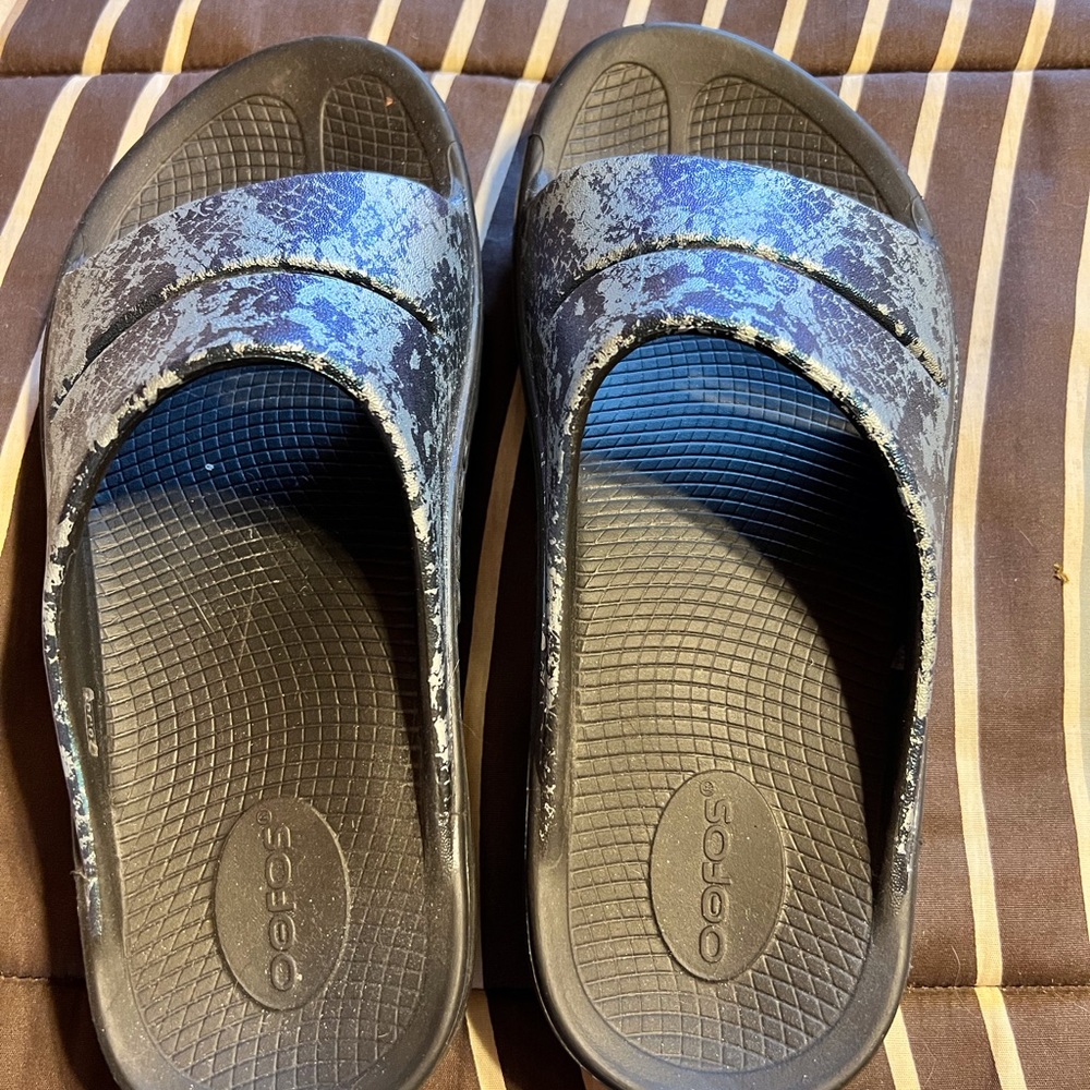 Brand new without tags Oofas sandals